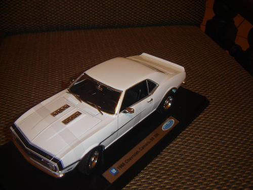 Welly 1/18 CHEV CAMARO SS396 White